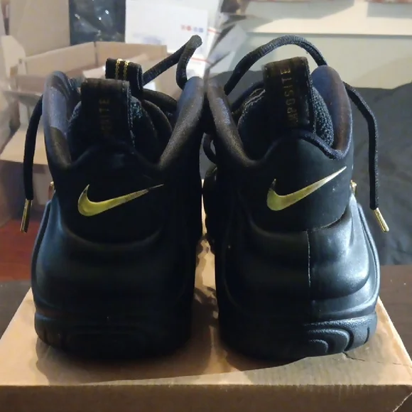 Nike Air Foamposite Pro (2018) Black Metallic Gold Mens 9 Womens 10.5 EUC - Picture 5 of 10